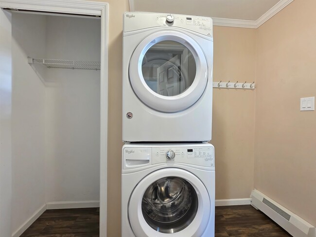 Building Photo - 4 Rock Point Rd