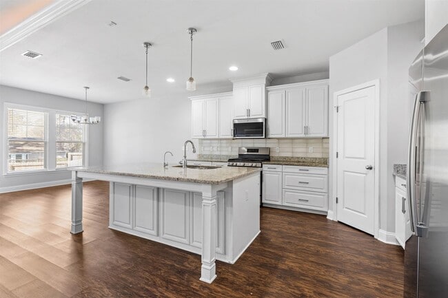 Building Photo - 8756 Glen Oak Trail
