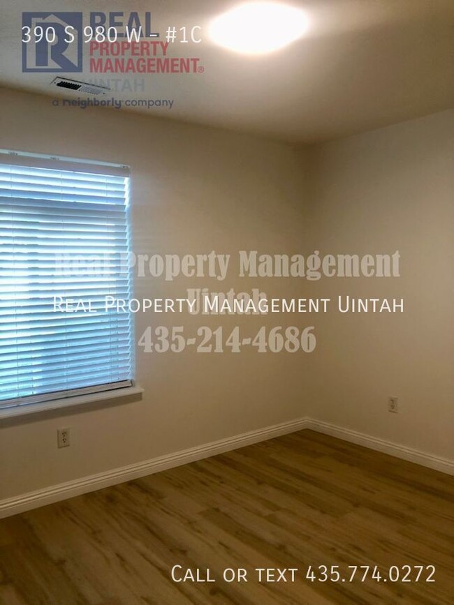 Building Photo - 390 980