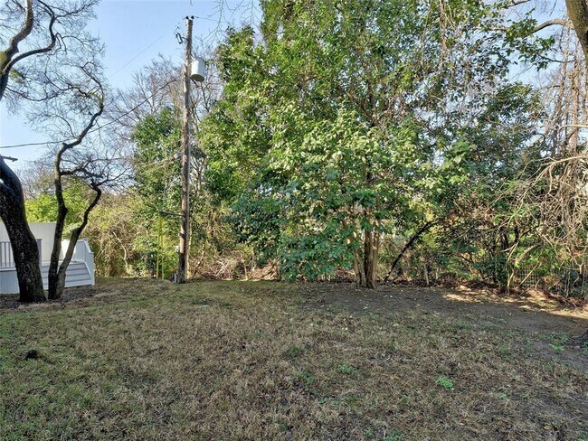 Building Photo - 2400 Winsted Ln