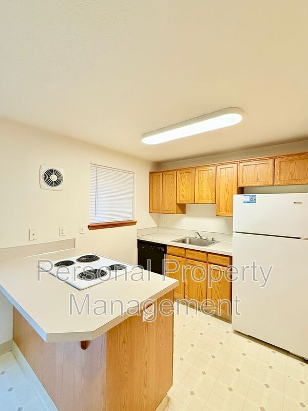 Building Photo - 3360 L St