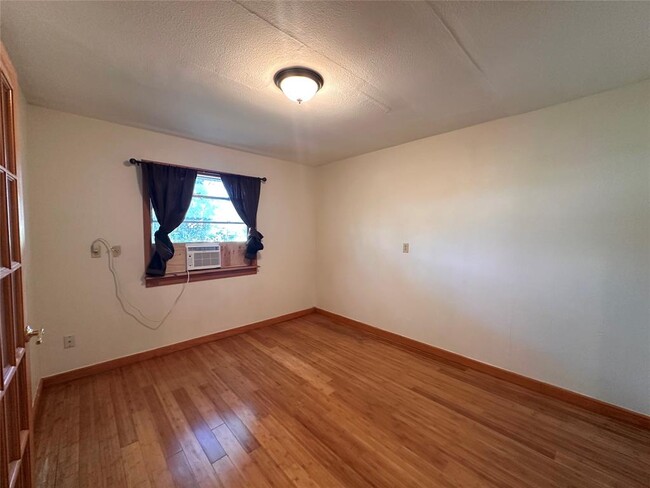 Building Photo - 400 Sun Bonnet Dr