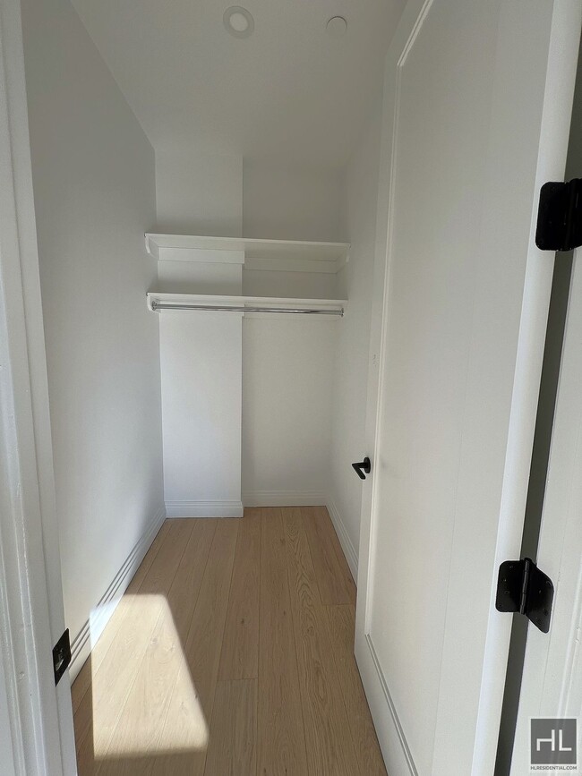 Building Photo - Brand New 1 bedroom/1 Bathroom apt w/ priv...