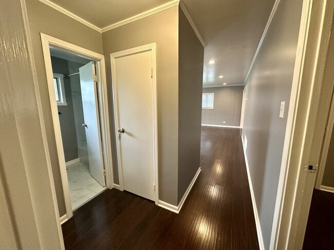 Building Photo - 420 Indianwood Blvd