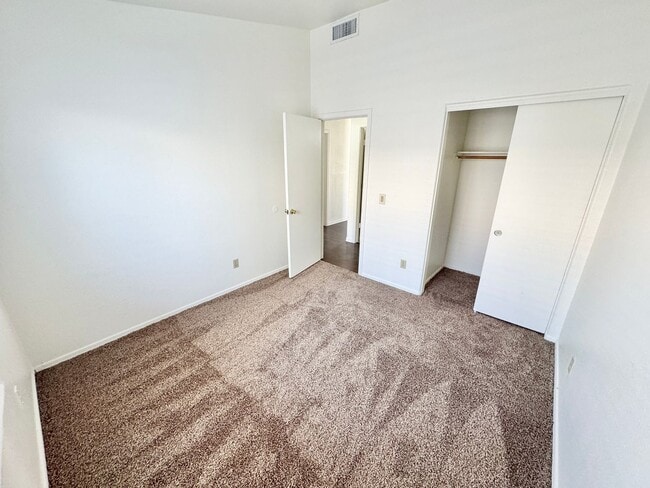 Building Photo - 3 Bedroom/2 Bath Single Level Home! NO HOA