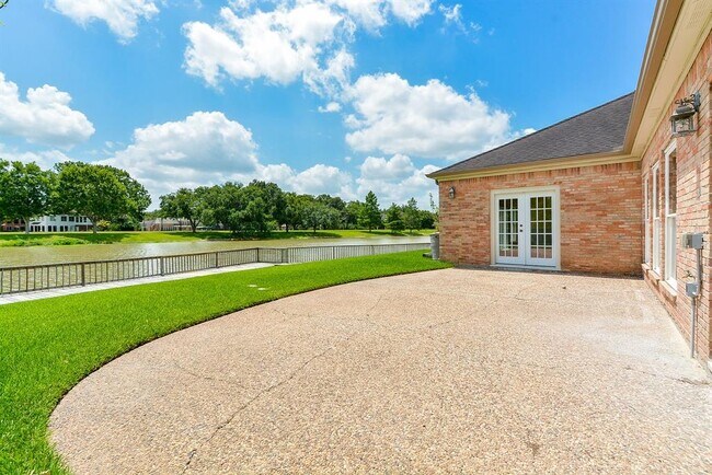Building Photo - 1231 Creekford Cir