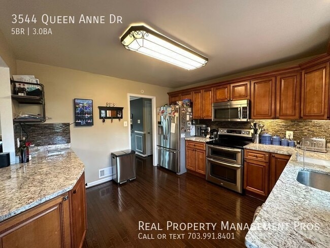 Building Photo - 3544 Queen Anne Dr
