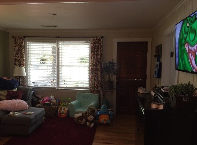 Building Photo - Downtown Auburn - Close to Campus!