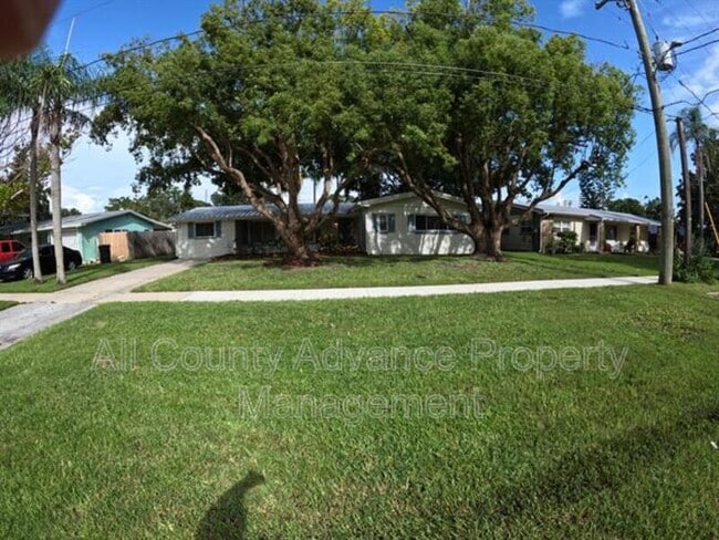 Building Photo - 311 Shore Dr E