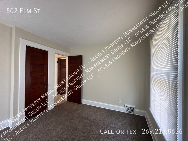 Building Photo - 502 Elm St