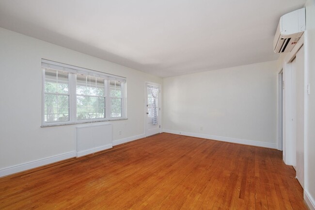 Building Photo - 4050 Forest Hill Ave