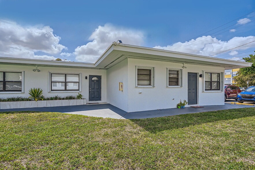 Building Photo - z-042026-2030 Apartments