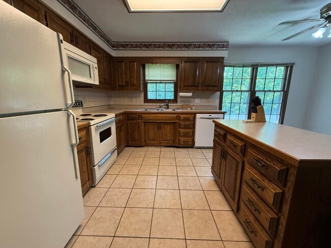 Building Photo - 1307 W Lexington Cir