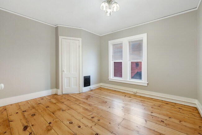 Building Photo - 105-107 Richards