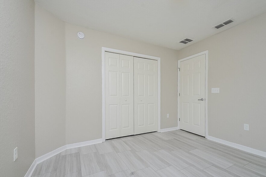 Building Photo - 6111 Evansbrook Dr