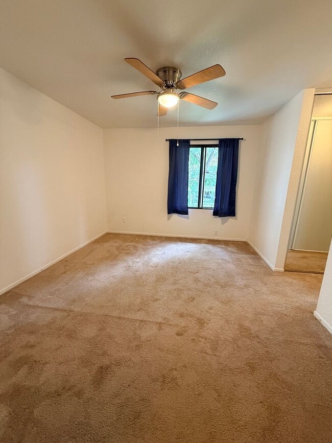 Building Photo - Pheasant Creek Condo 2 Bed | 2 Bath | Upper Unit w/ Vaulted Ceiling & Private Garage!