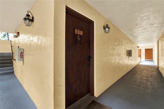Building Photo - 9255 SW 125th Ave