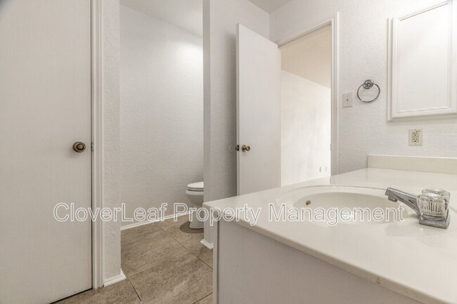 Building Photo - 818 Quitman Oak