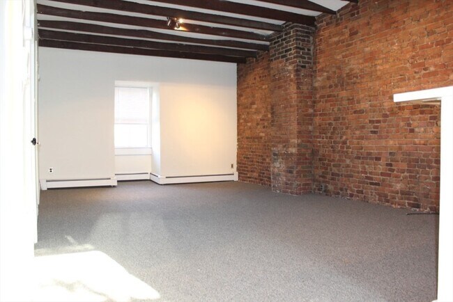 Building Photo - 19 E Springfield St