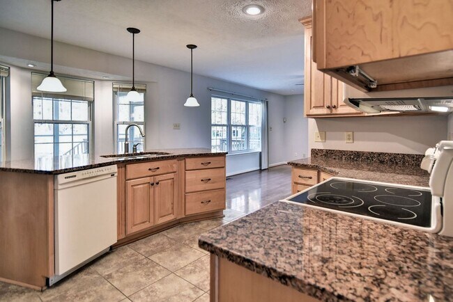 Building Photo - Updated Poquoson Home on Large Lot