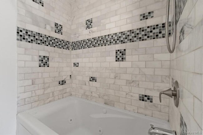 Building Photo - 1467 Goshen Turnpike