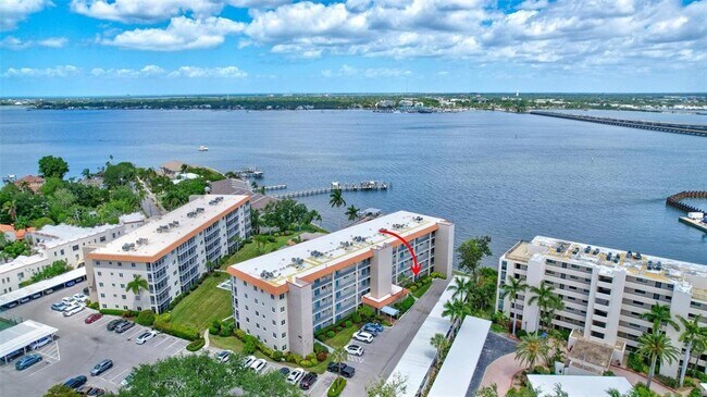 Building Photo - 1600 1st Ave W