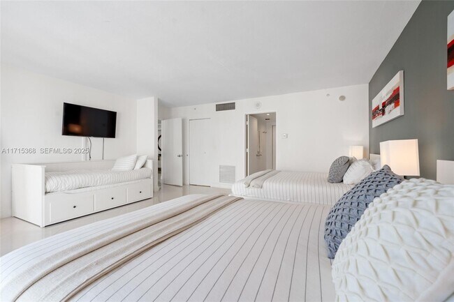 Building Photo - 9195 Collins Ave