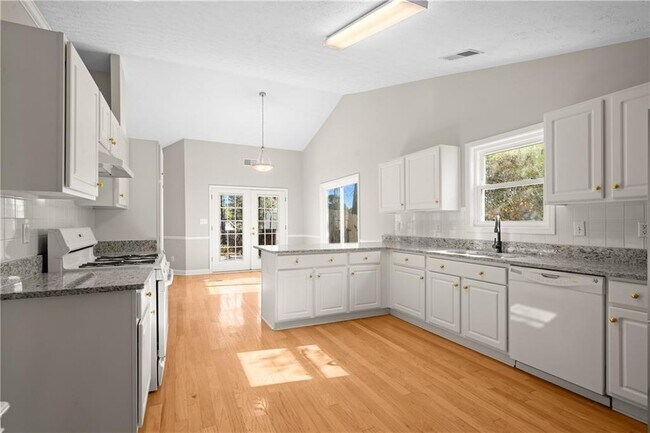 Building Photo - 1840 Heatherton Rd