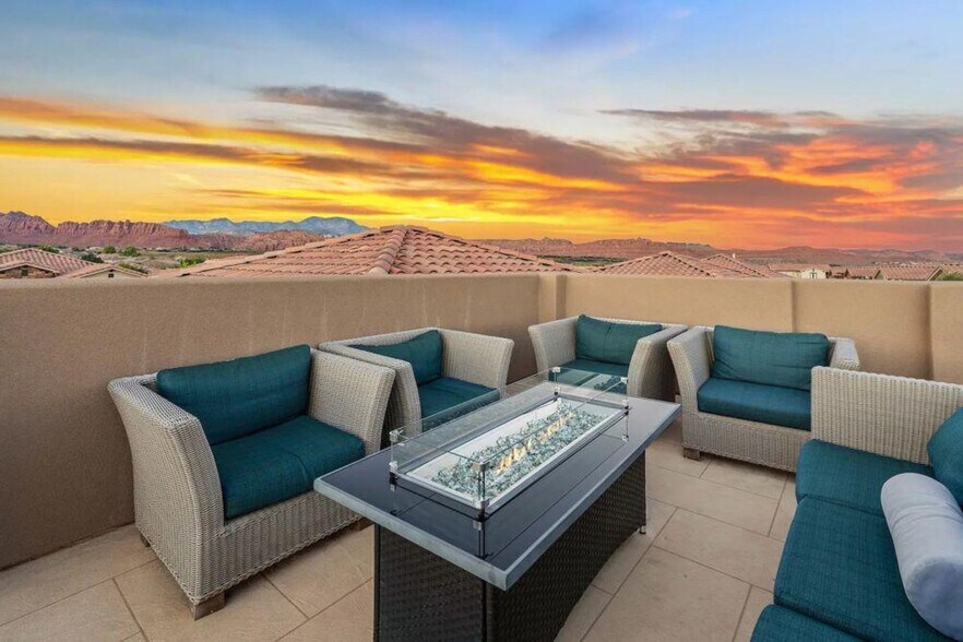 Building Photo - 3800 Paradise Vlg Dr