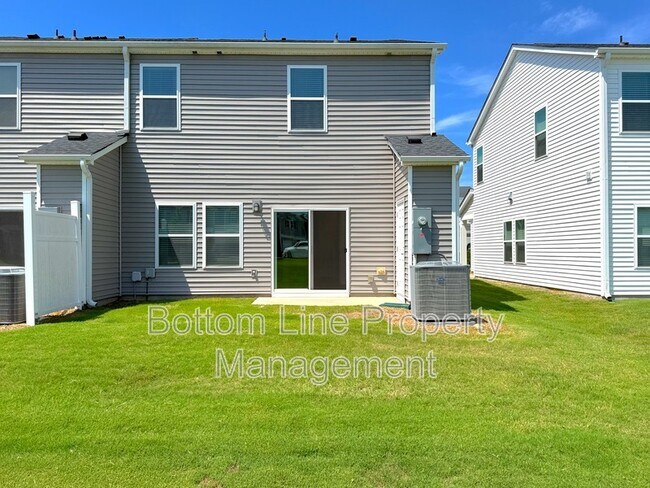 Building Photo - 1066 Plumcrest Dr