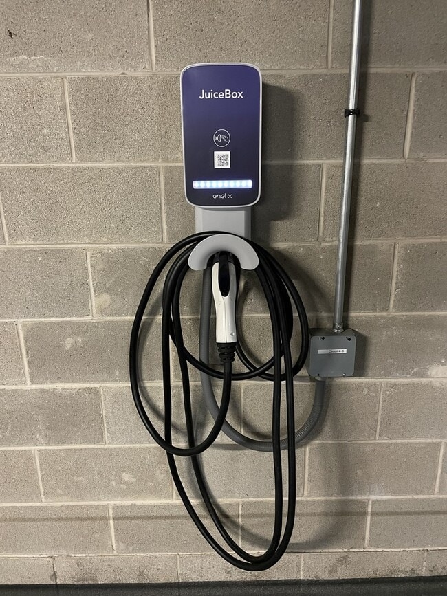 Building Photo - 501 N Clinton St