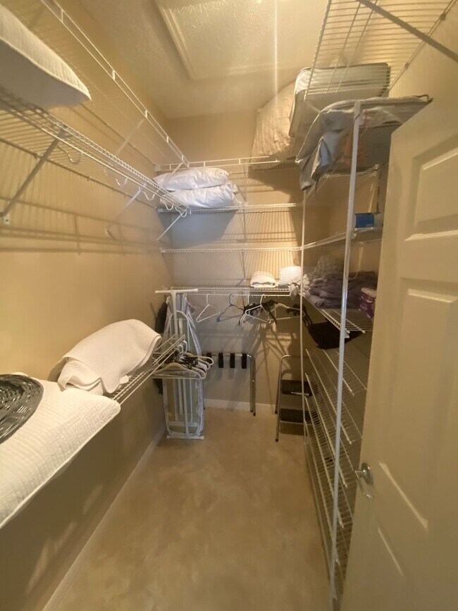 Building Photo - Beautiful Fully Furnished, SEASONAL RENTAL, Courtyard Villa In the Cottages at Summerchase