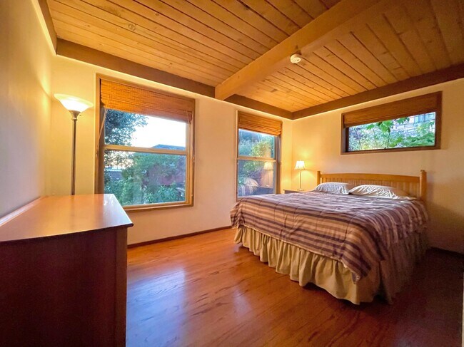 Upper Bedroom (1 of 2) - 1216 Spruce St