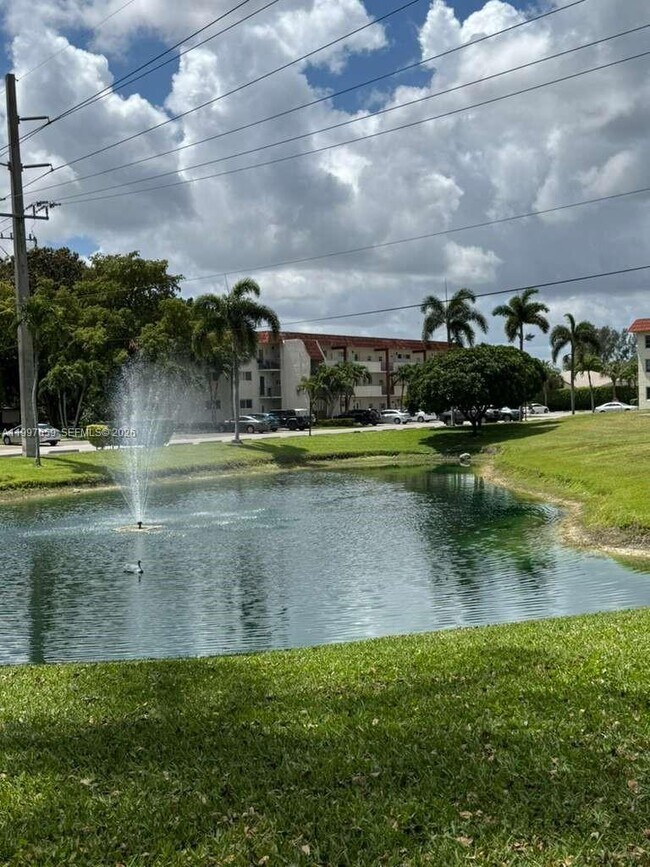 Building Photo - 691 S Hollybrook Dr