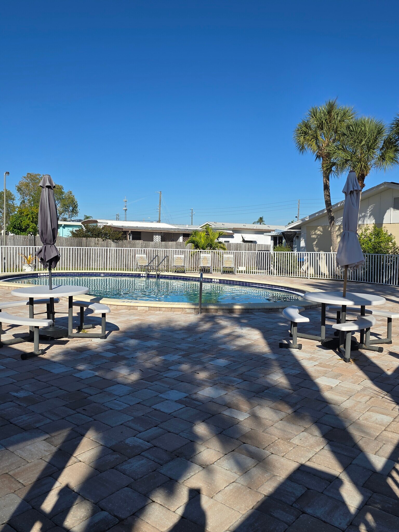 Building Photo - 843 Cambridge Ct