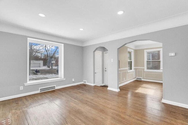 Building Photo - 5595 Cadieux Rd