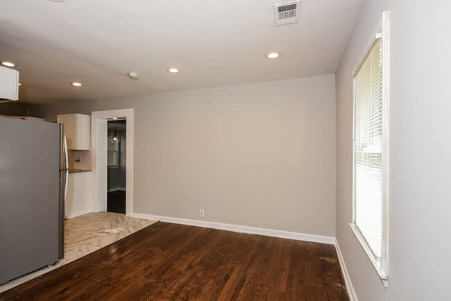 Building Photo - Fantastic 4bd/2ba home! Let yourself in!