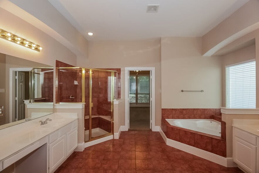 Building Photo - 3405 Marymount Dr