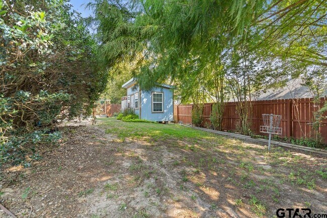 Building Photo - 308 Willow Rd