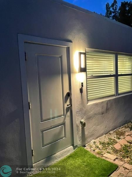 Building Photo - 327 Lancaster St