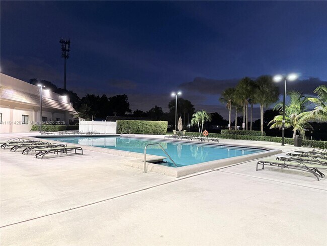 Building Photo - 16521 Blatt Blvd