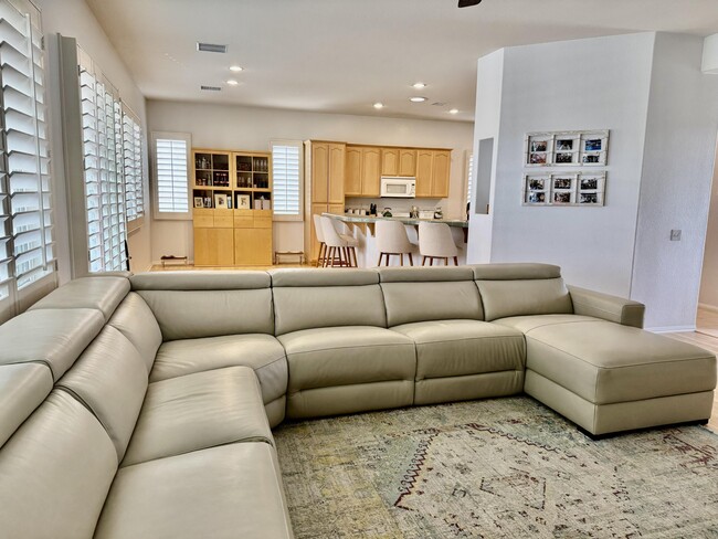Building Photo - 13697 Mountain Top Dr