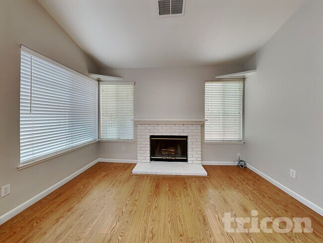 Building Photo - 1436 Northwood Dr