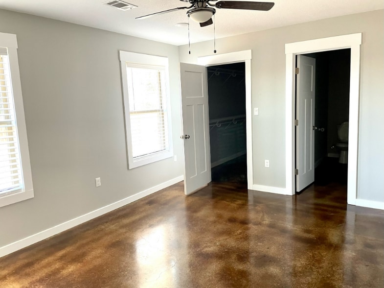 Building Photo - 259 Wolf Den Dr