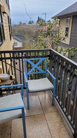 fresh-air patio - 4116 California Ave SW