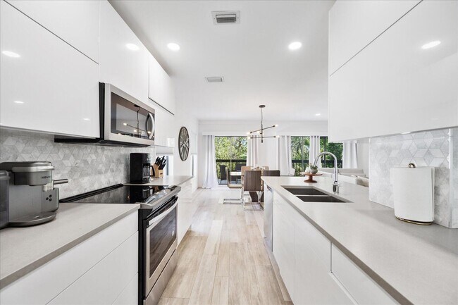 Building Photo - 11311 Pond View Dr