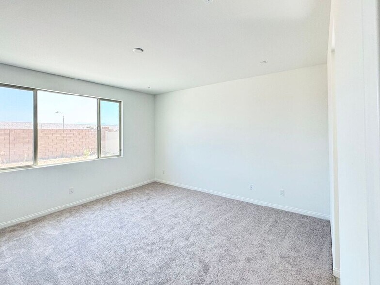 Building Photo - 12783 Mendocino Ridge Dr