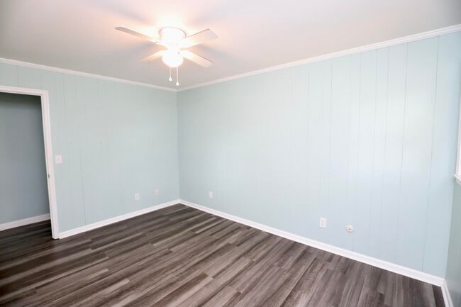 Building Photo - 807 N Guignard Dr