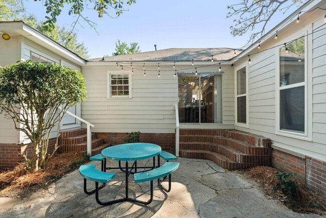 Building Photo - 1707 1st Terrace