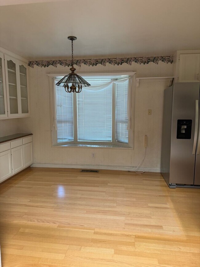 Building Photo - 3 Bedroom 2 bath with Rv Parking